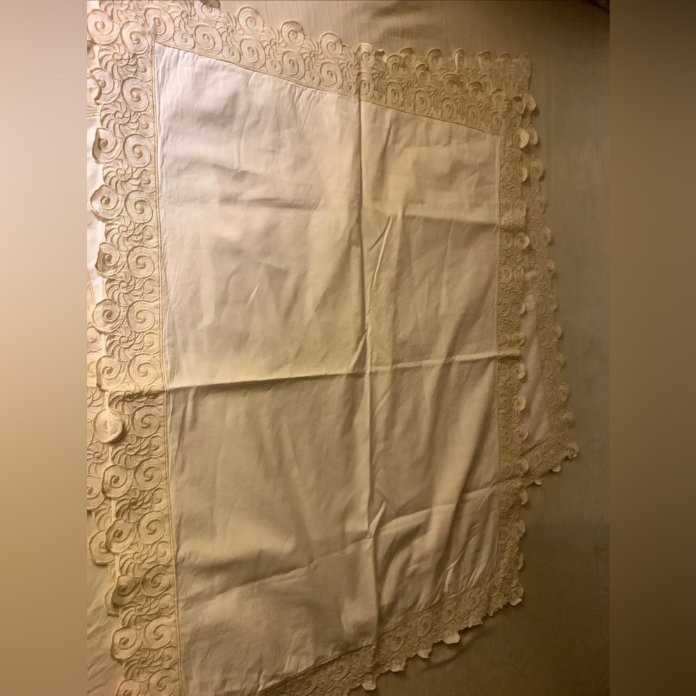 Schweitzer Linen Quilted Comforter Golden Ivory Embroidery + 2 Matching Shams - Picture 10 of 15
